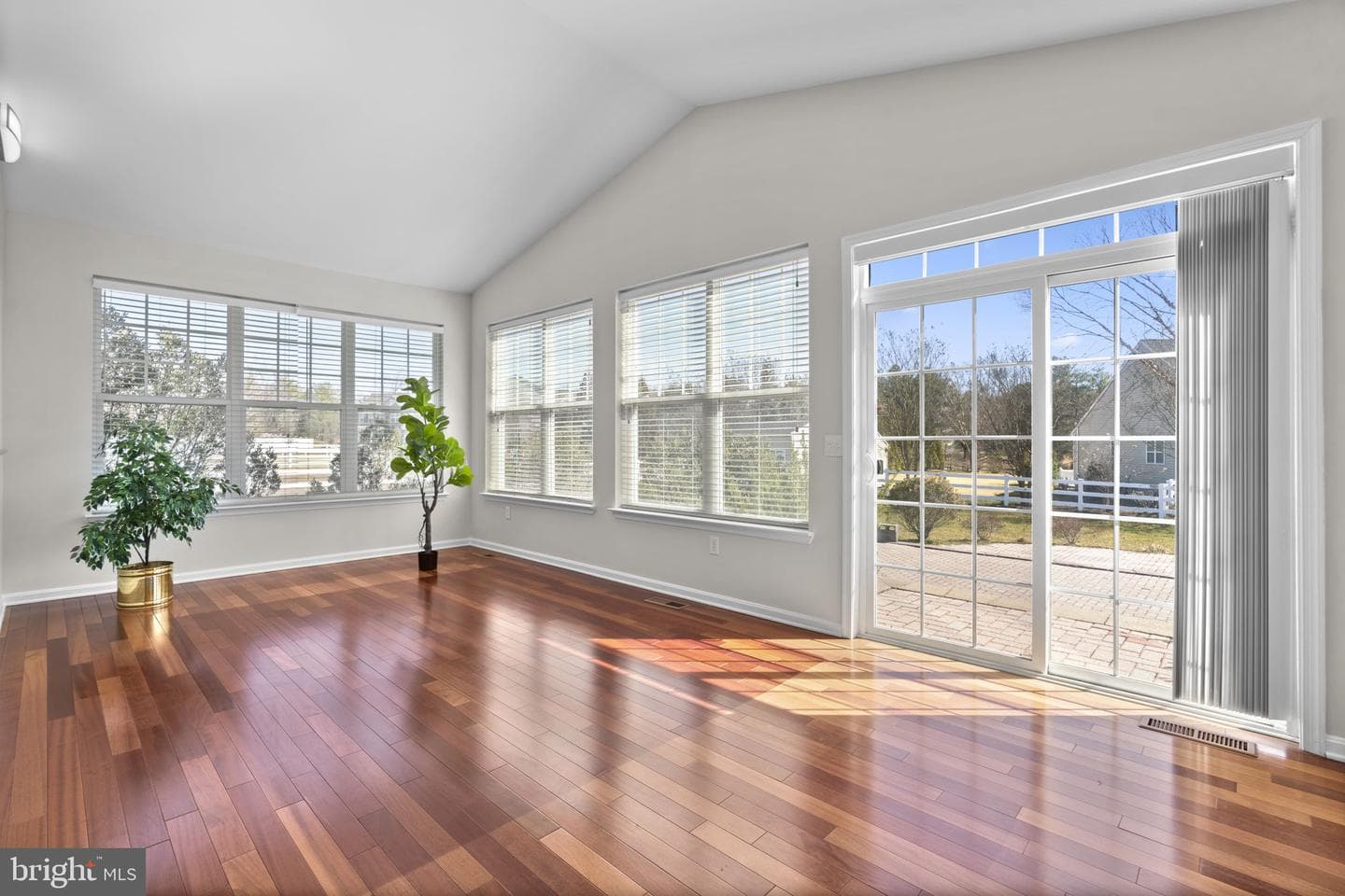 1413 Della Way photo 16