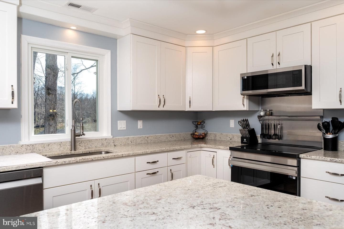 819 Elm Drive photo 4