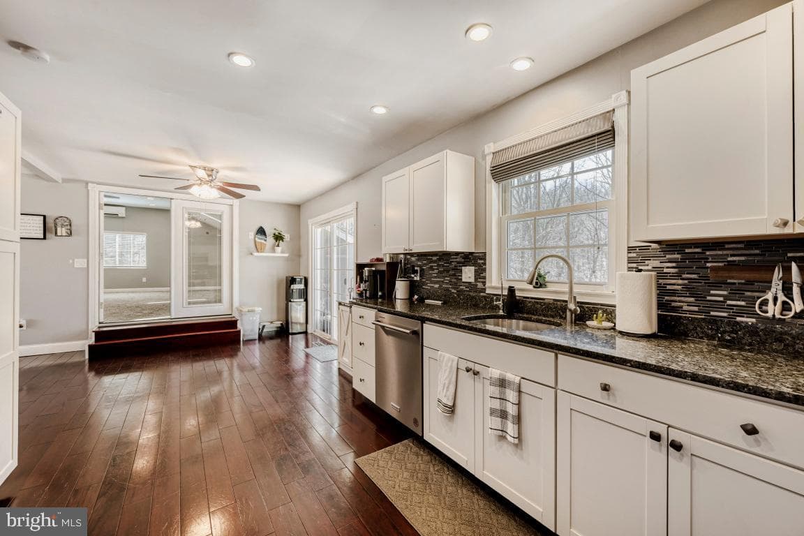 2110 Hallmark Drive photo 12