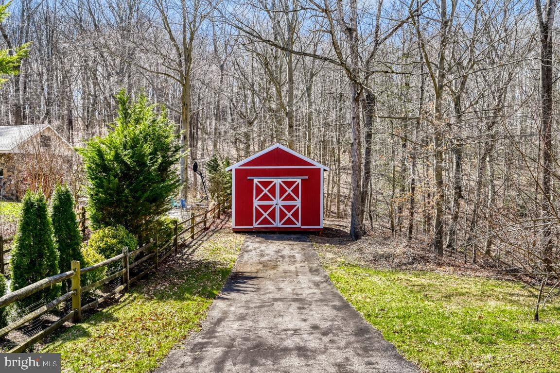 2110 Hallmark Drive photo 27