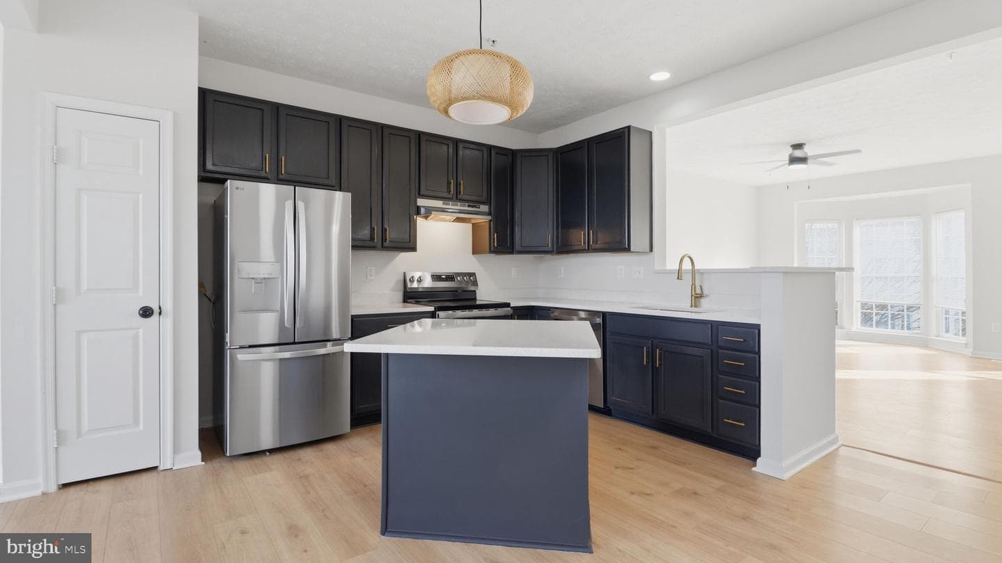 1404 Pangbourne Way photo 5