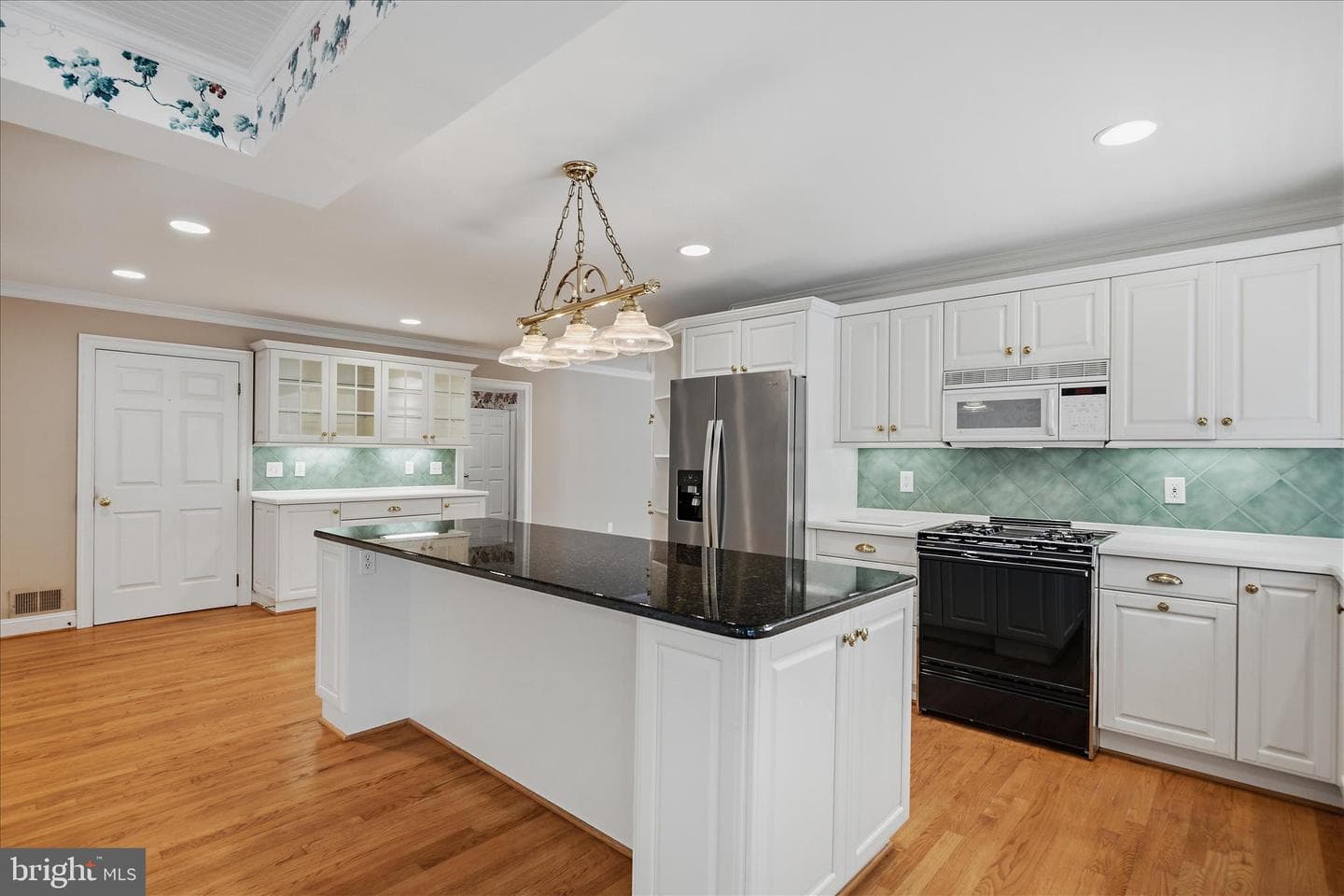 317 White Plains Court photo 10