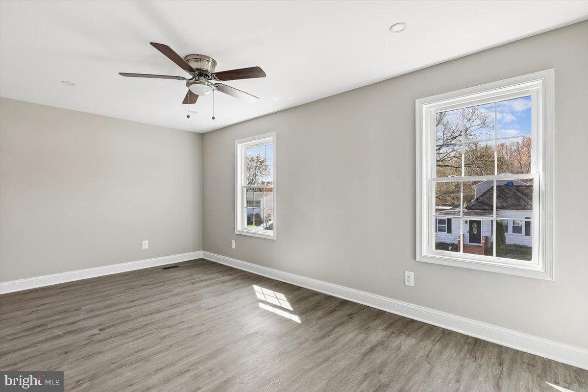 1160 Oak Avenue photo 14