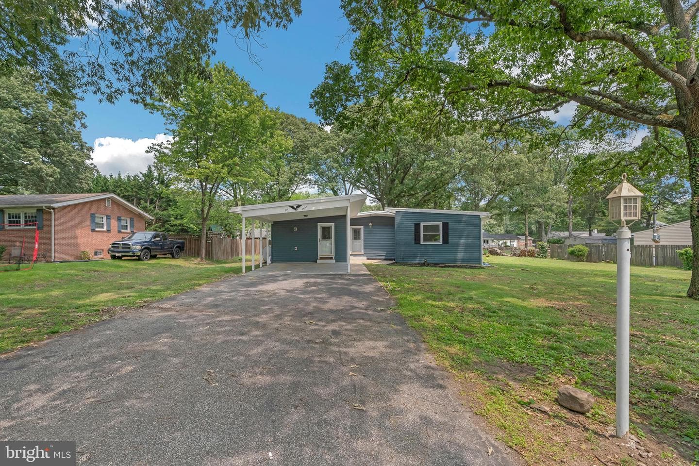 511 Sylvan Way photo 2