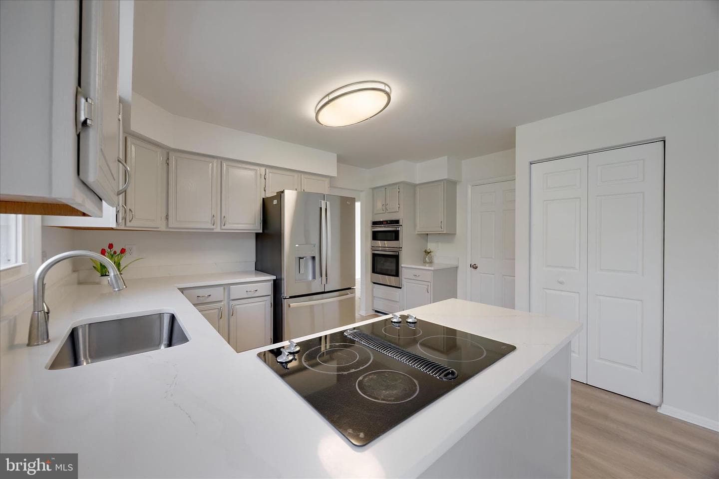 284 Tolstoy Lane photo 13