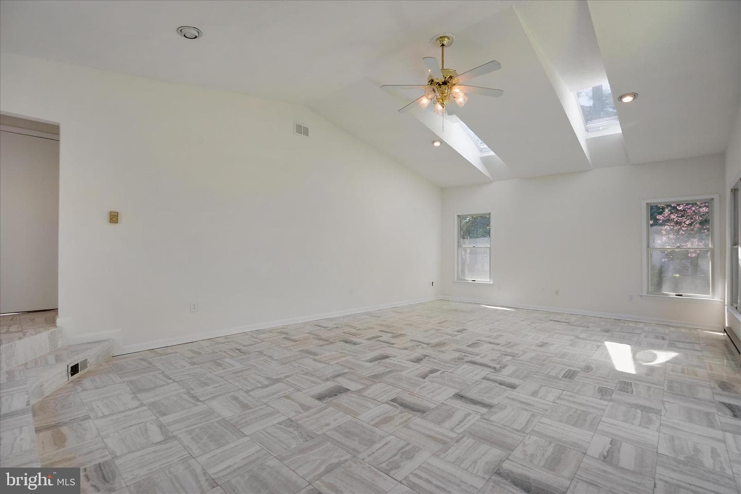 284 Tolstoy Lane photo 20