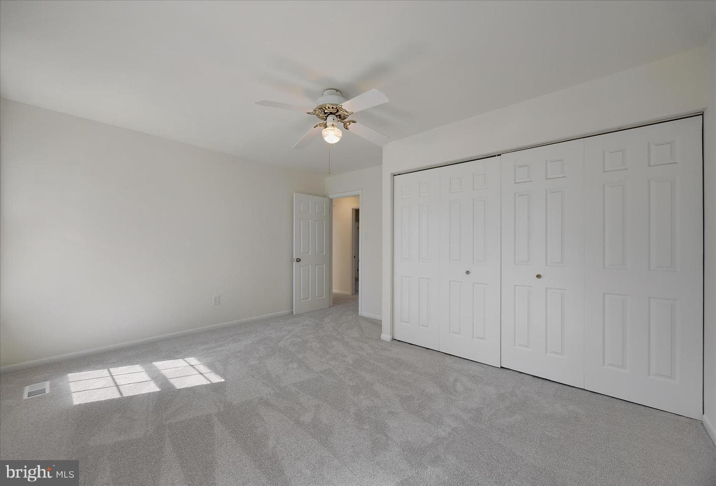 284 Tolstoy Lane photo 33