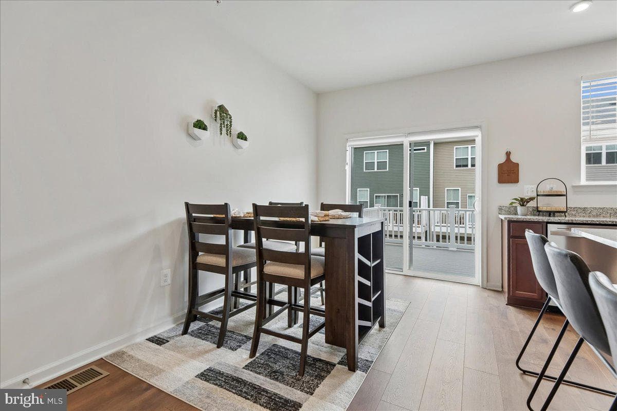 1813 Iris Lane photo 8