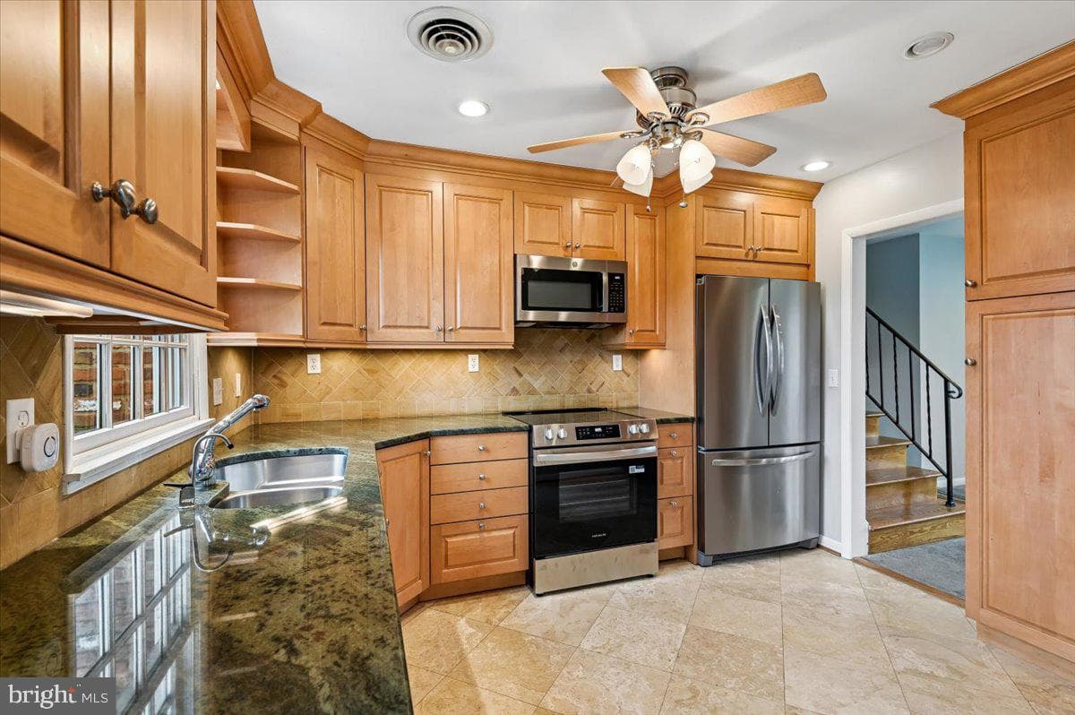 1266 Seabright Drive photo 2