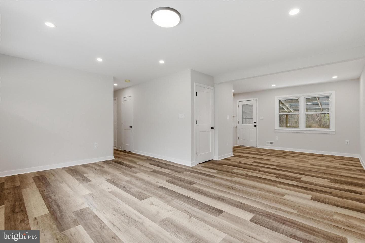 7258 Forest Avenue photo 6