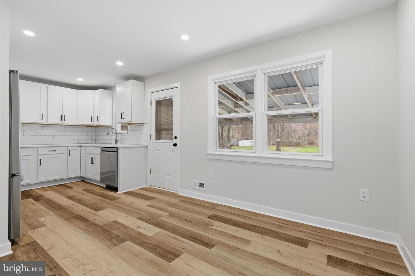 7258 Forest Avenue photo 8