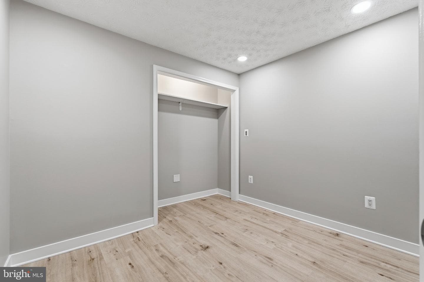 7845 Metacomet Road photo 13