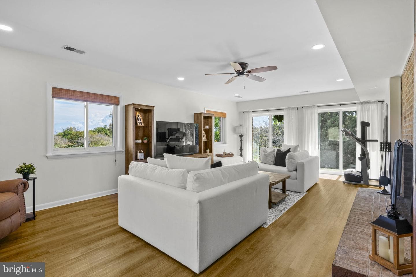 6970 Kim Lane photo 31