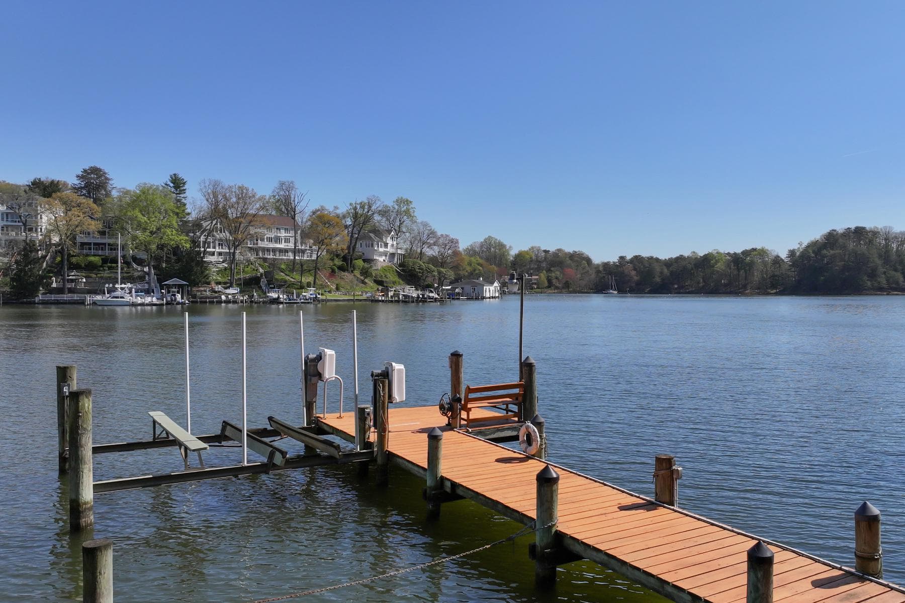 928 Waterview Drive photo 4