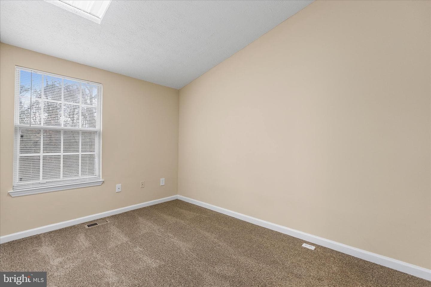 739 Willowby Run photo 15