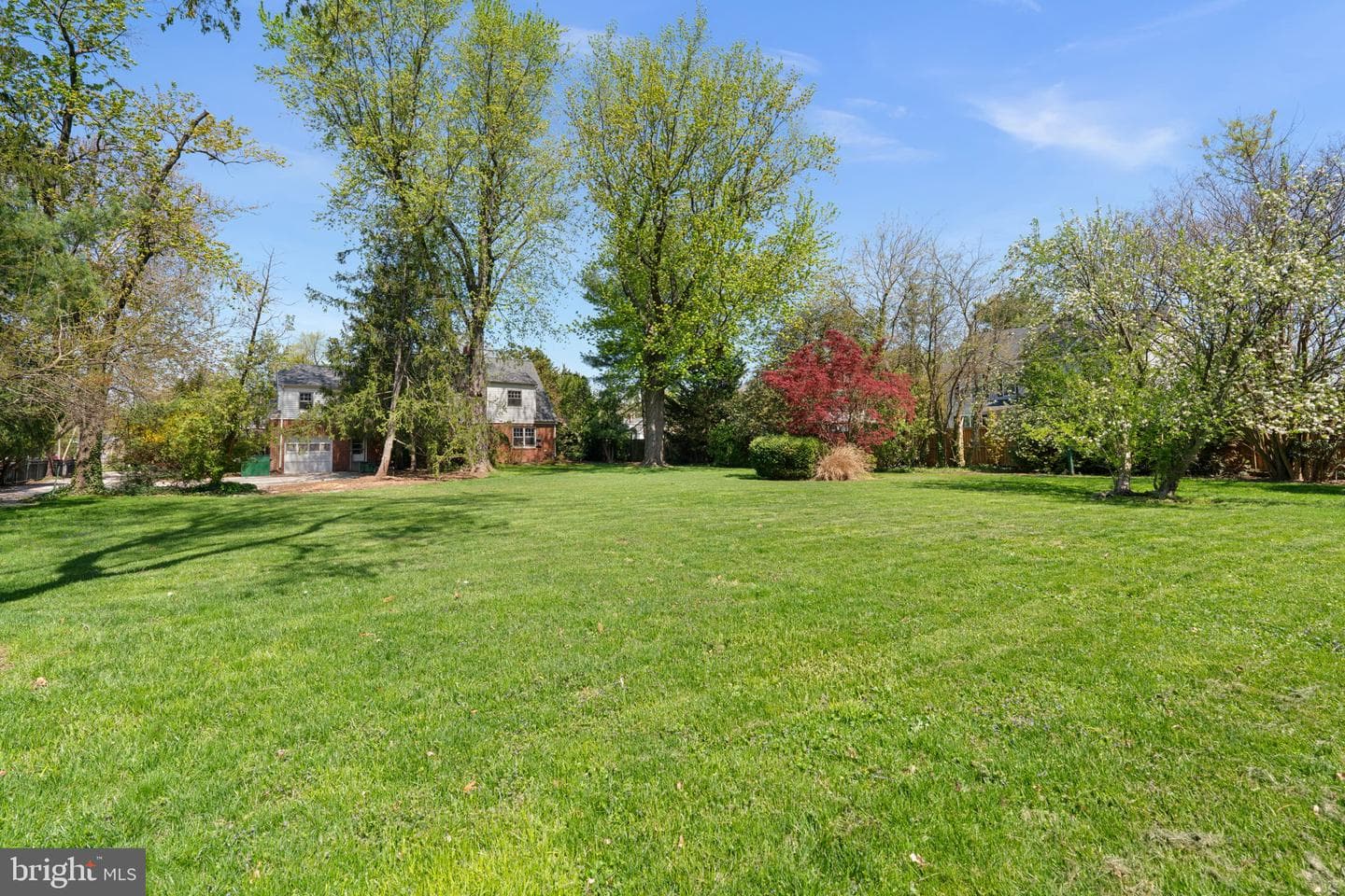 211 W Maple Road photo 34
