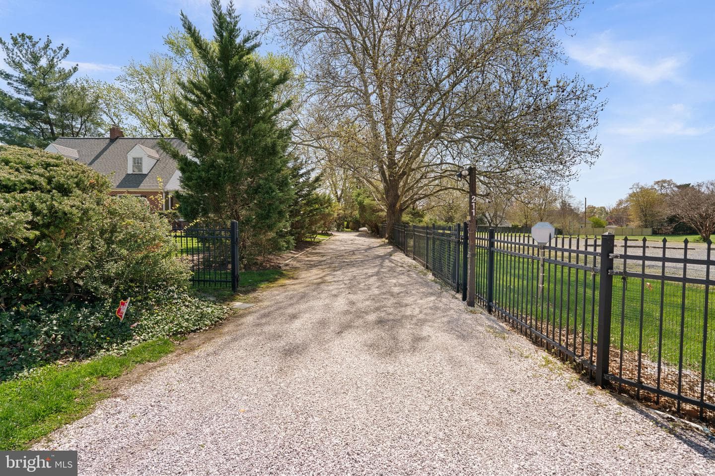 211 W Maple Road photo 40