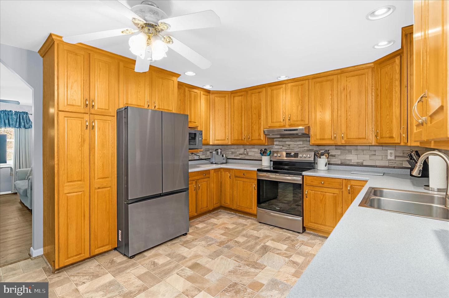 610 Sutton Drive photo 12