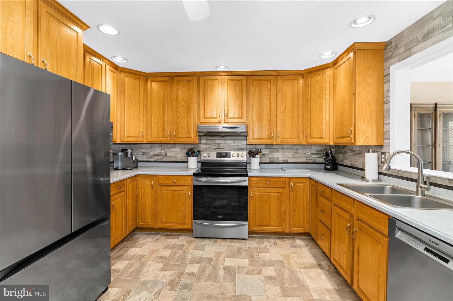 610 Sutton Drive photo 13