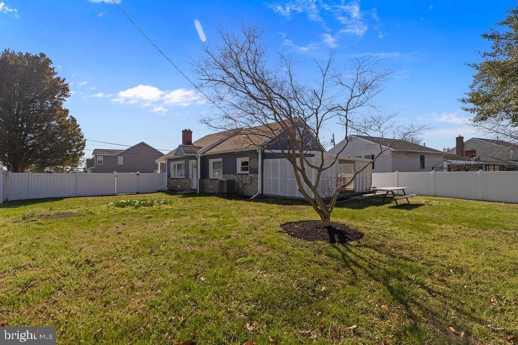 8489 Arbutus Road photo 40