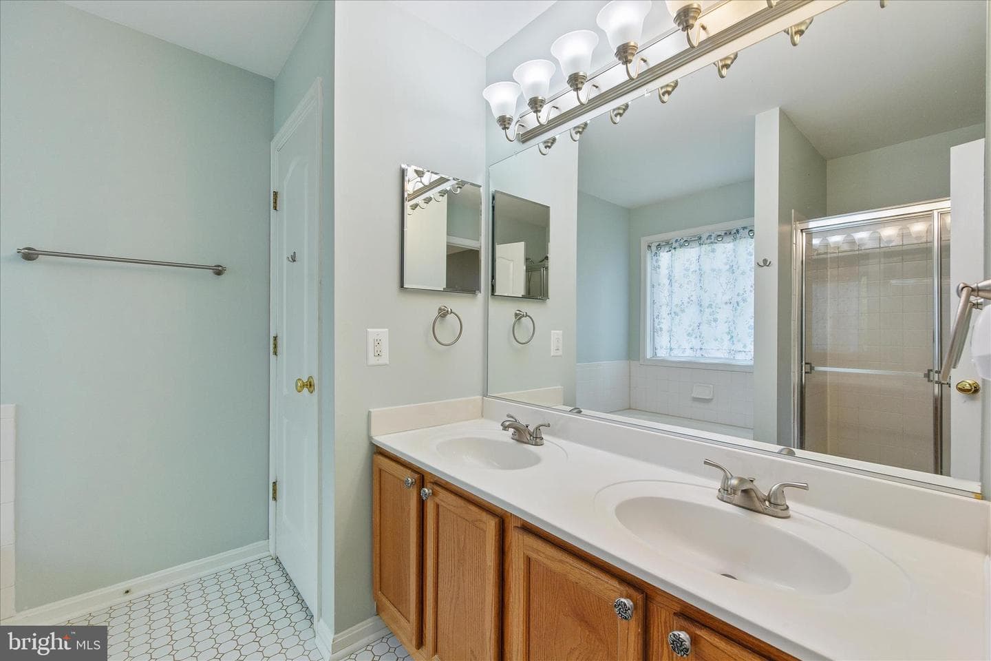1805 Disney Estates Circle photo 27