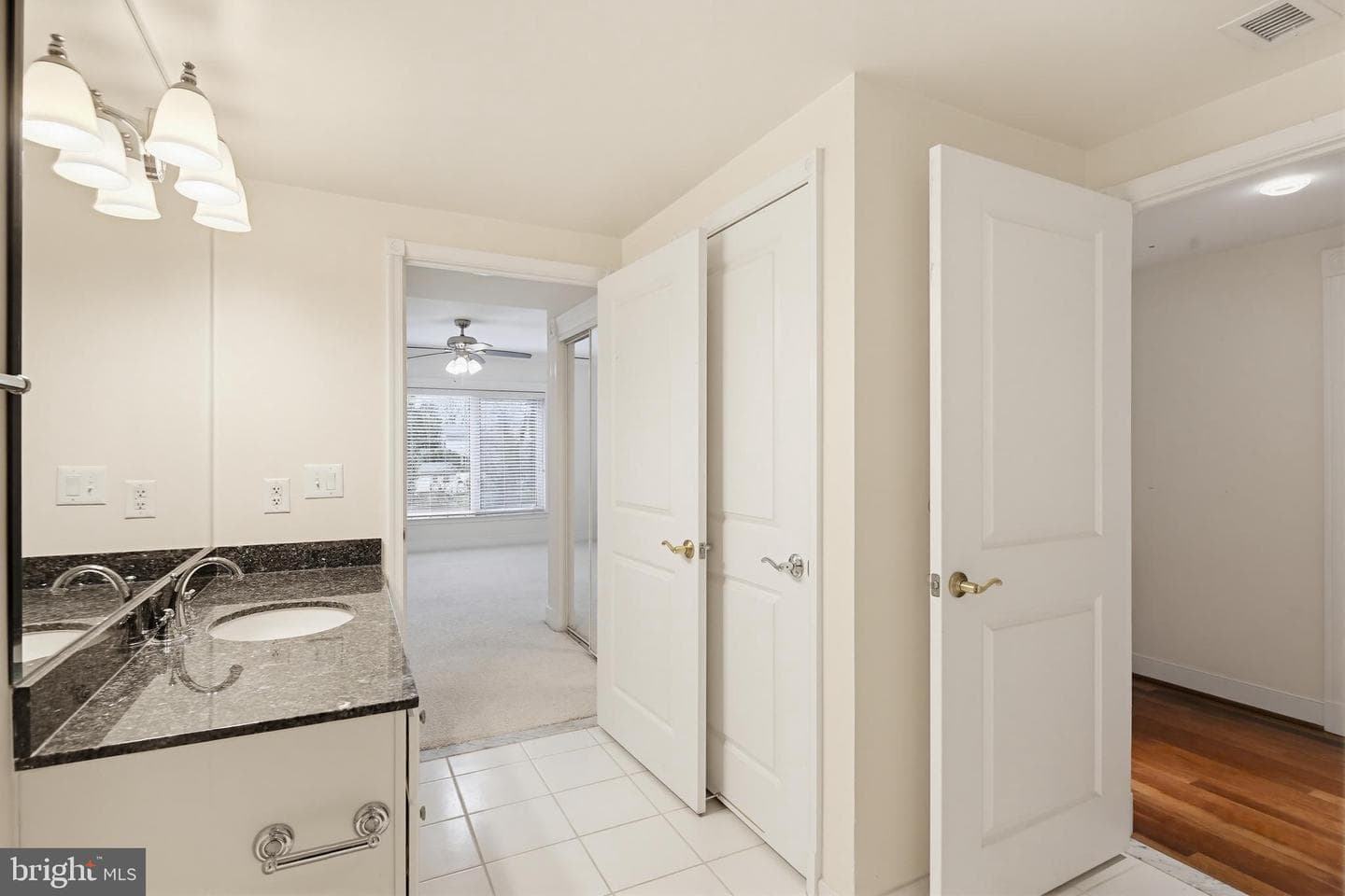 5 Park Place #425 photo 10