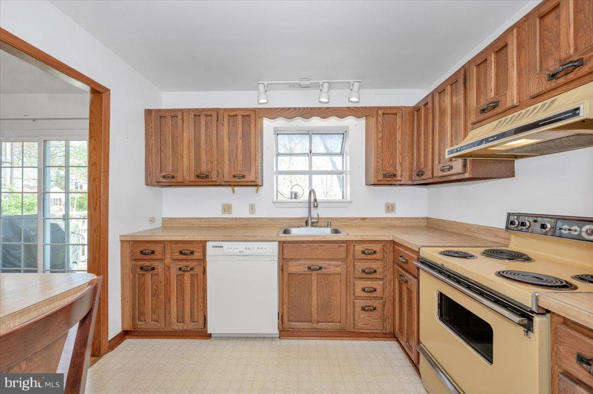 1300 Holliben Road photo 18