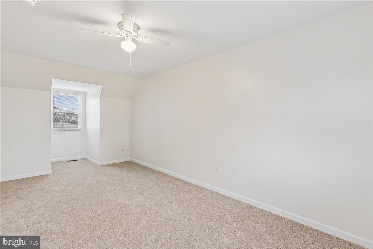 327 Walton Avenue photo 19