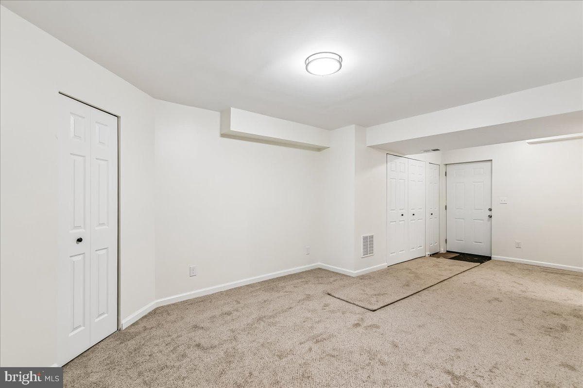 327 Walton Avenue photo 23