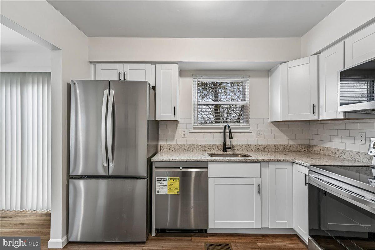 327 Walton Avenue photo 7