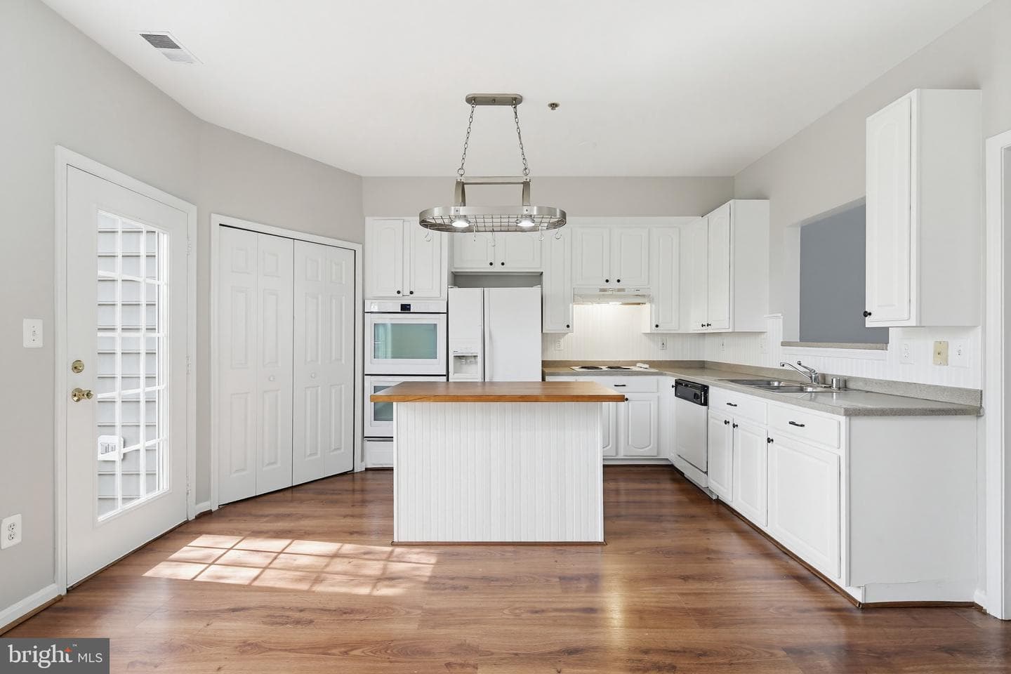 86 Harbour Heights Drive photo 11