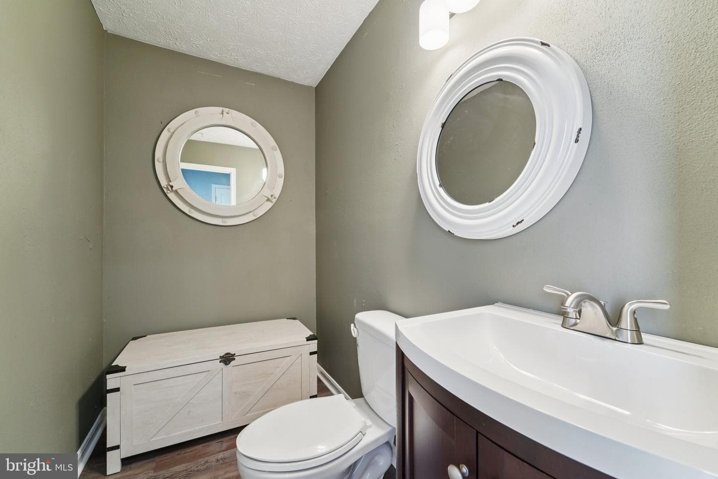 2715 Thornbrook Court photo 12