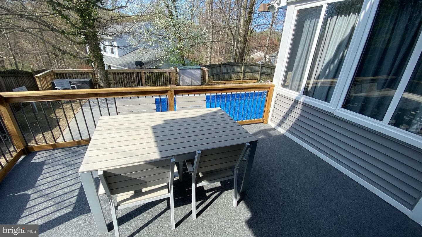 525 Loughton Lane photo 36