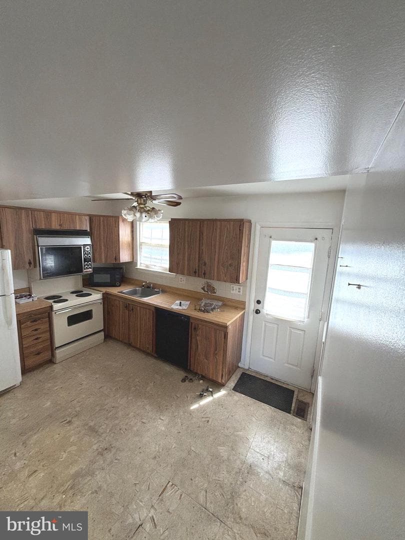 427 Hardmoore Court photo 28