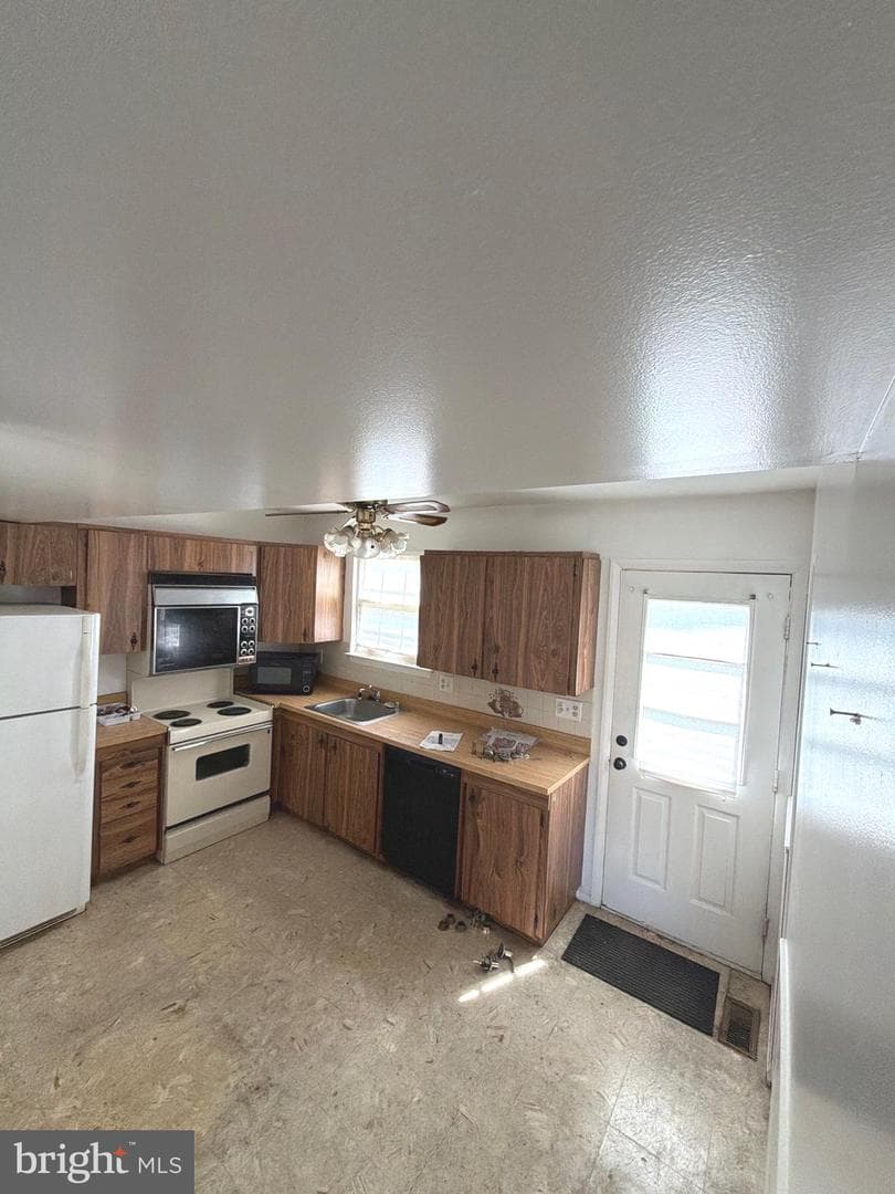 427 Hardmoore Court photo 31