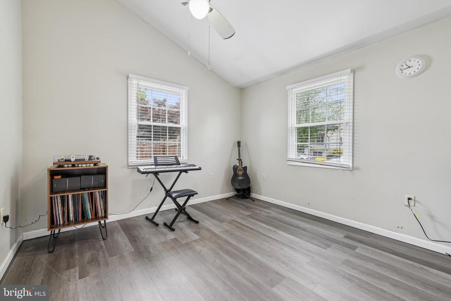 496 Bruce Avenue photo 17