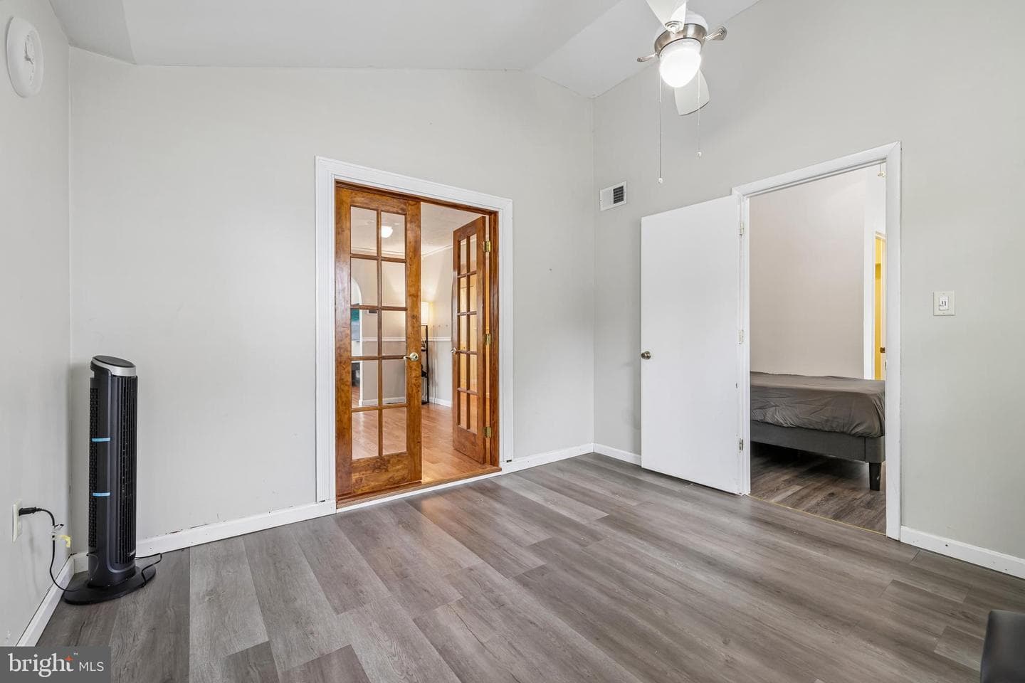 496 Bruce Avenue photo 18