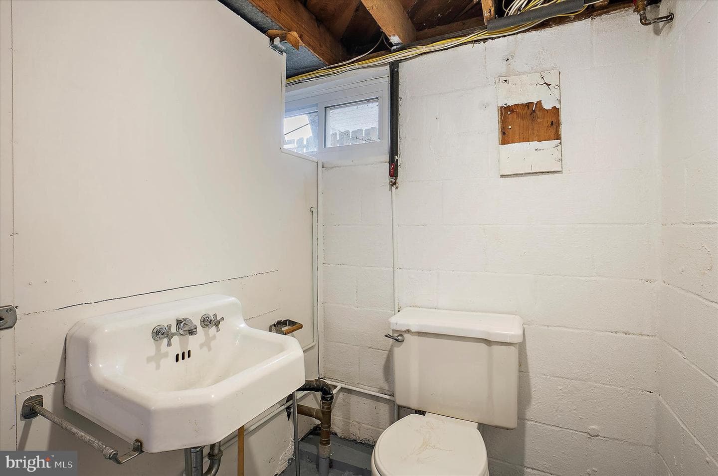 631 Cresswell Road photo 33