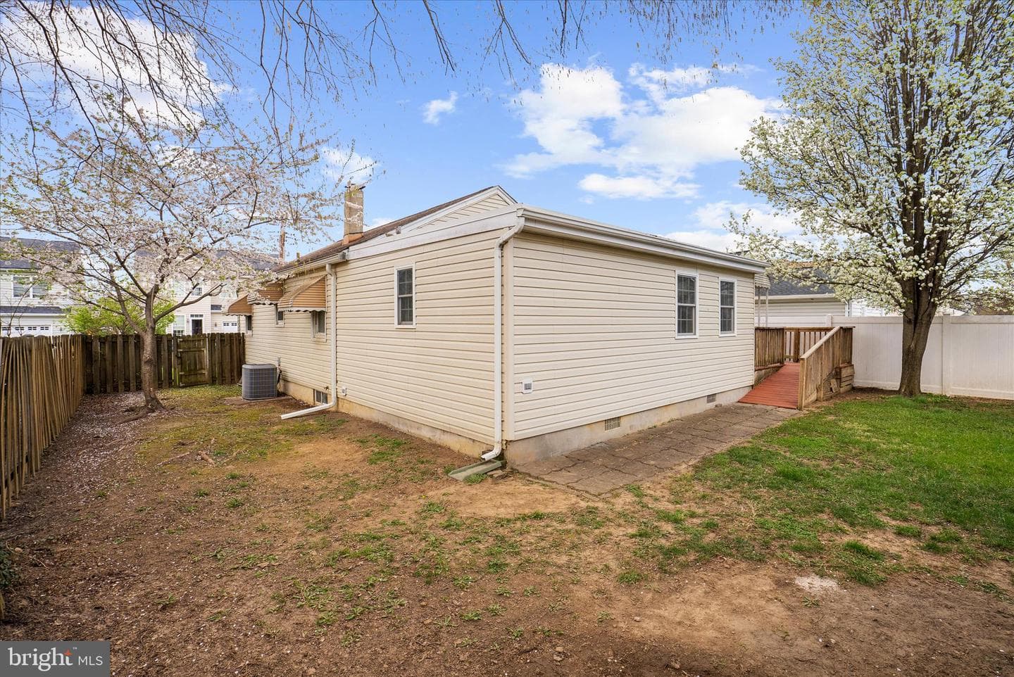 631 Cresswell Road photo 42