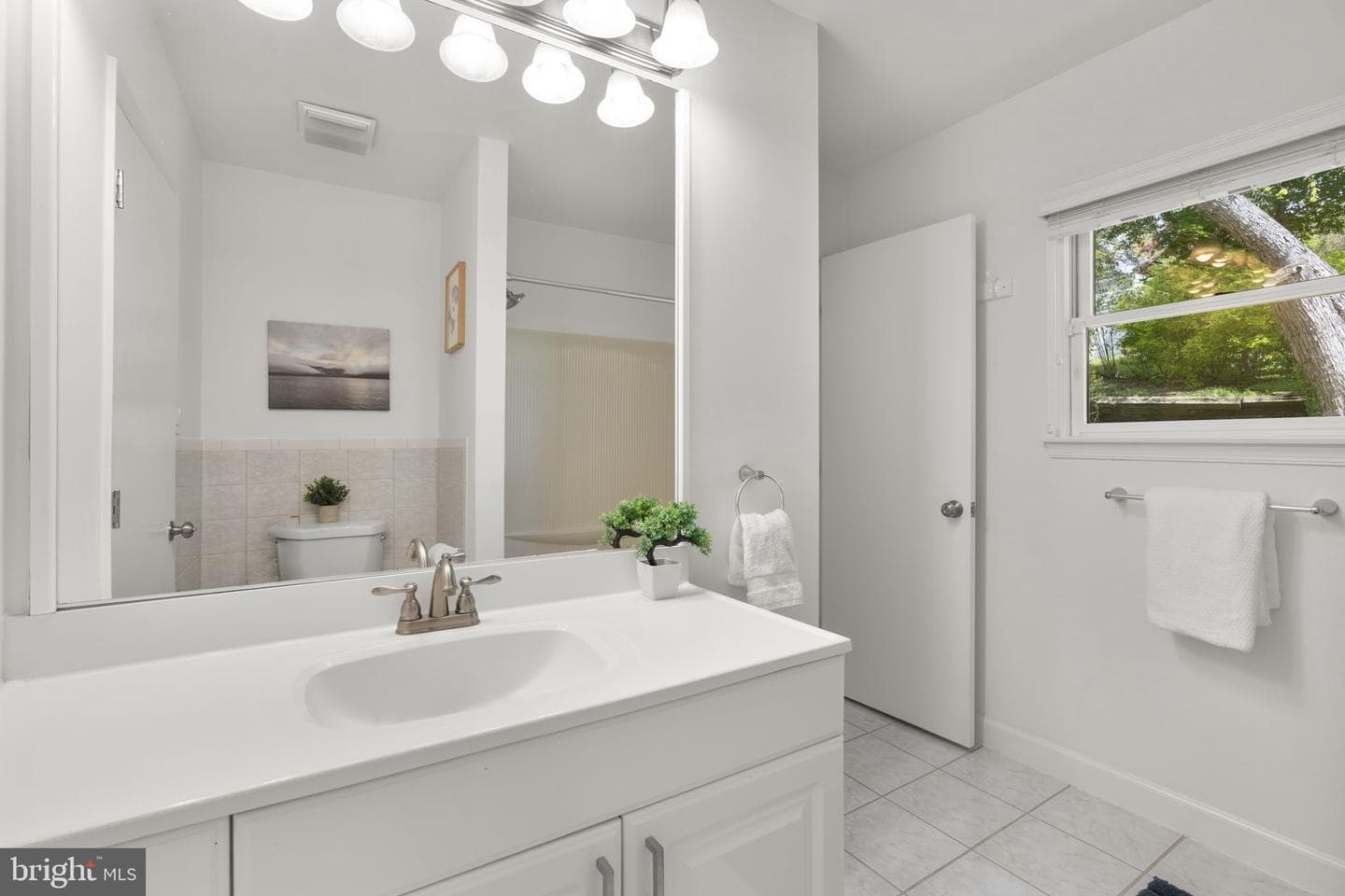 25 Leeland Road photo 23