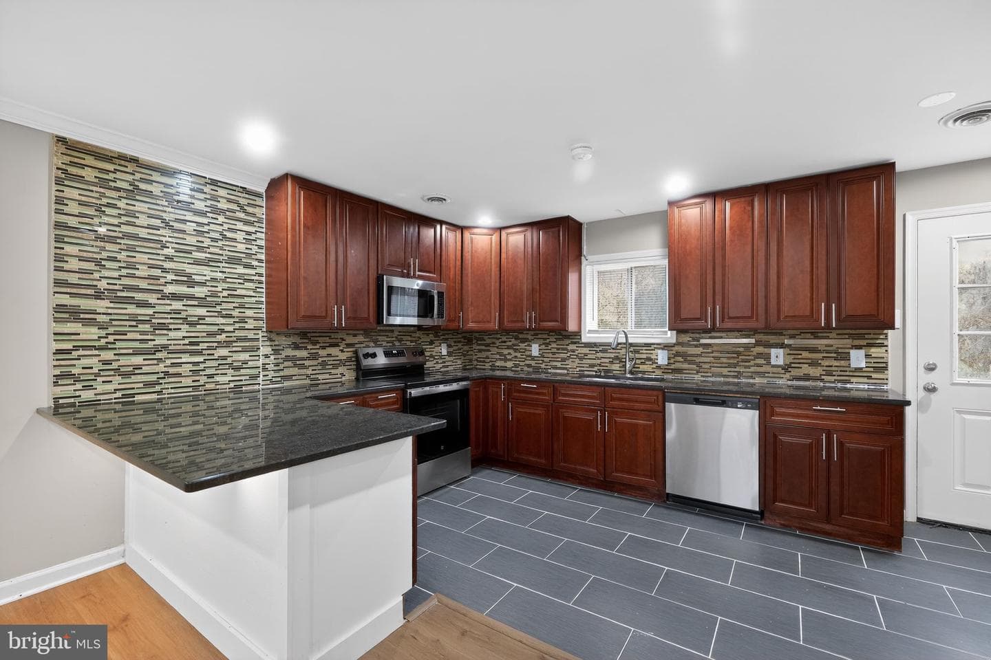 1602 Lorimer Road photo 10
