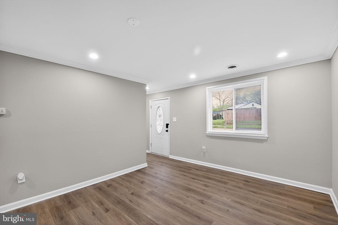 1602 Lorimer Road photo 3