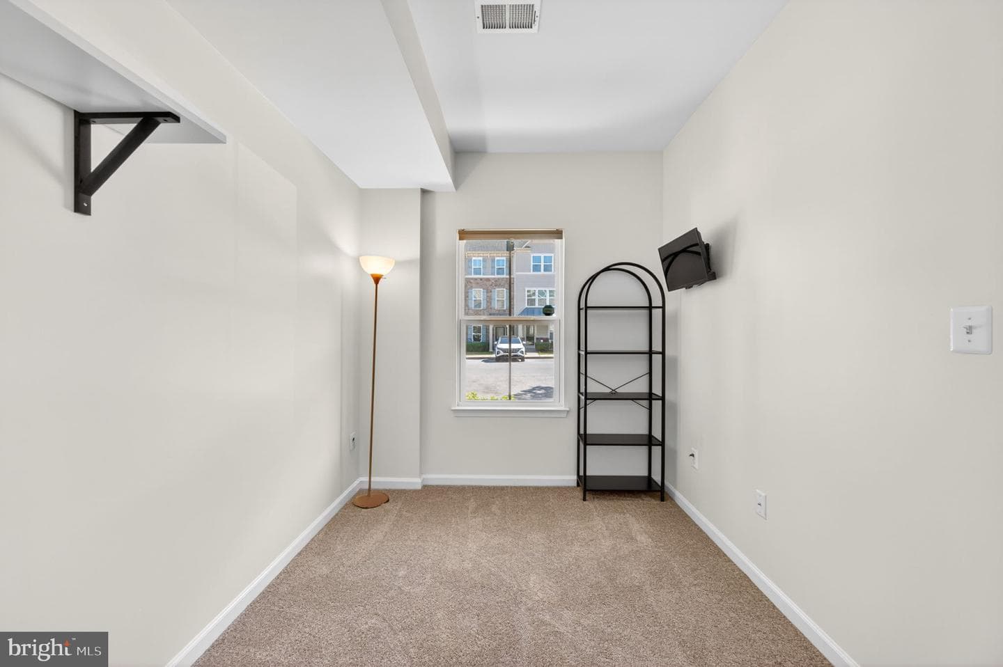 643 Ravenwood Drive photo 4