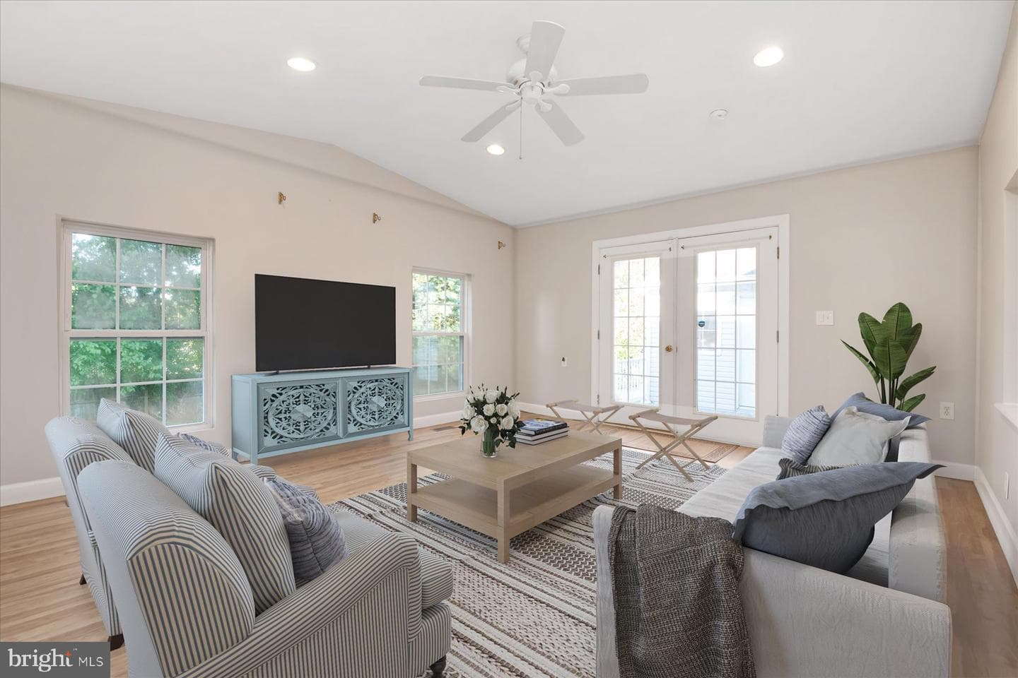 720 Hyde Park Drive photo 14