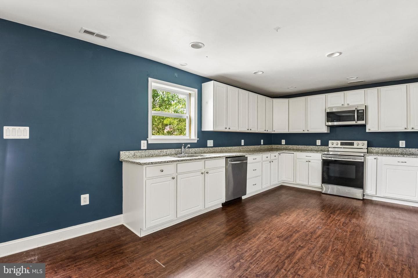 703 Cedar Avenue photo 8