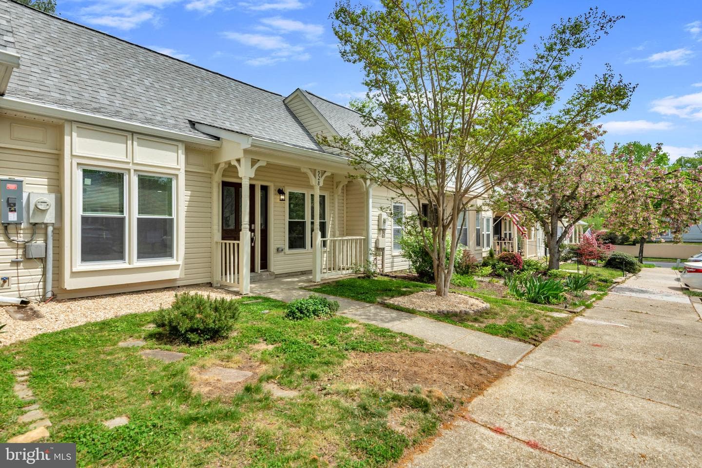 928 Riversedge Circle photo 3