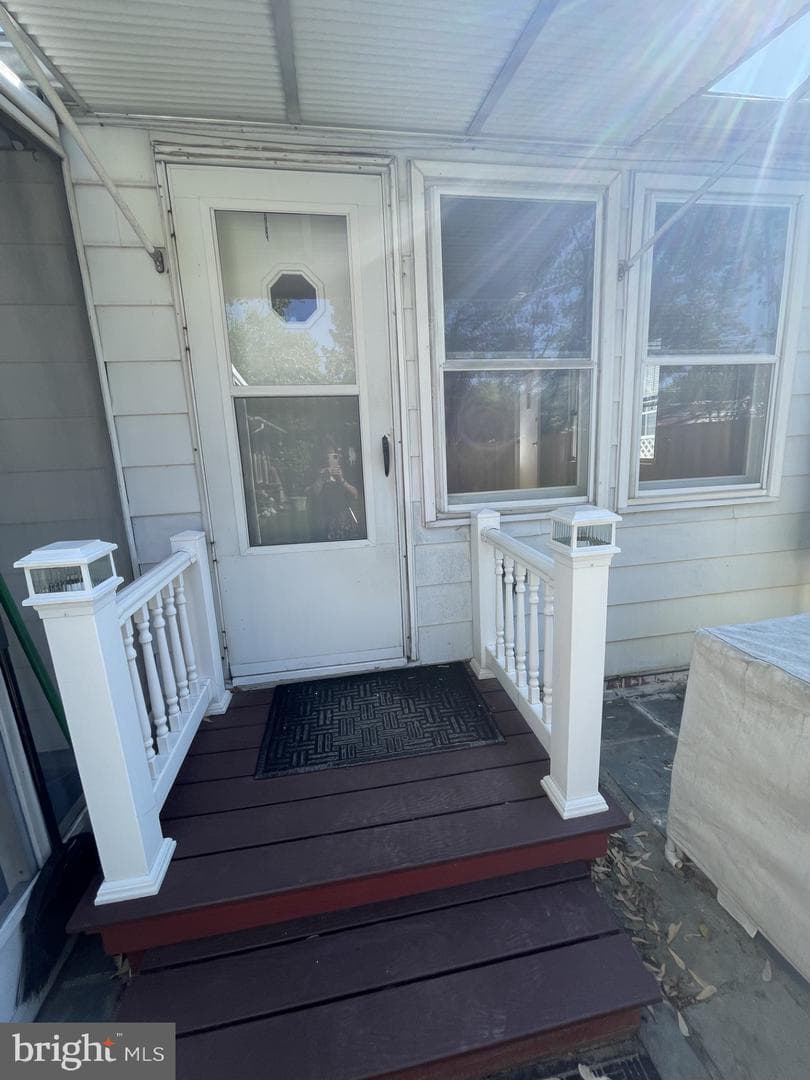 209 Beverley Avenue photo 58