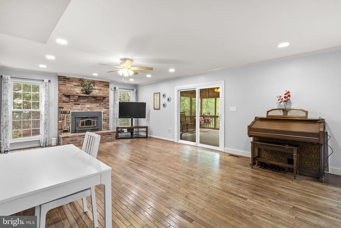 230 Ambleside Drive photo 17