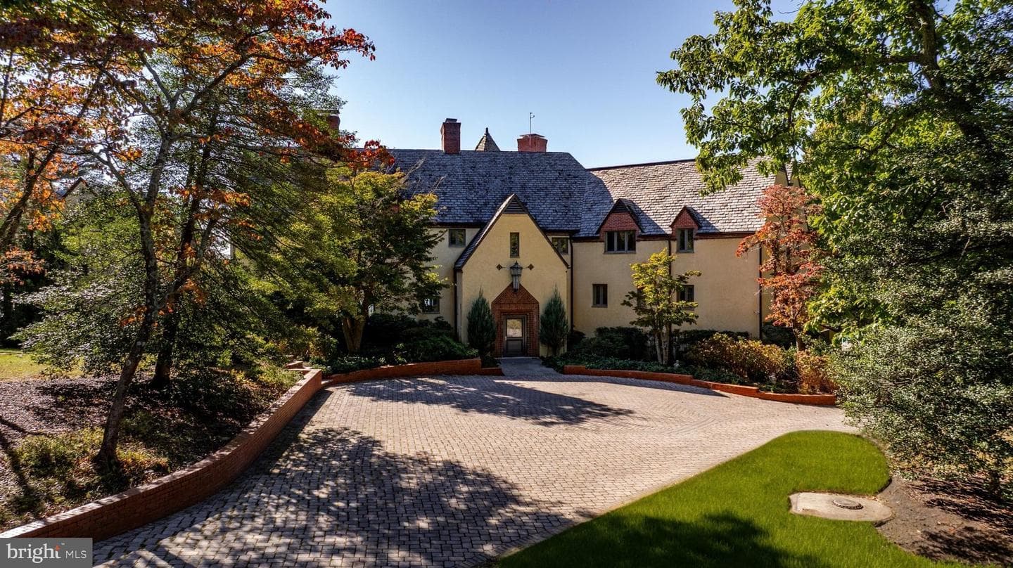 622 Magothy Road photo 4
