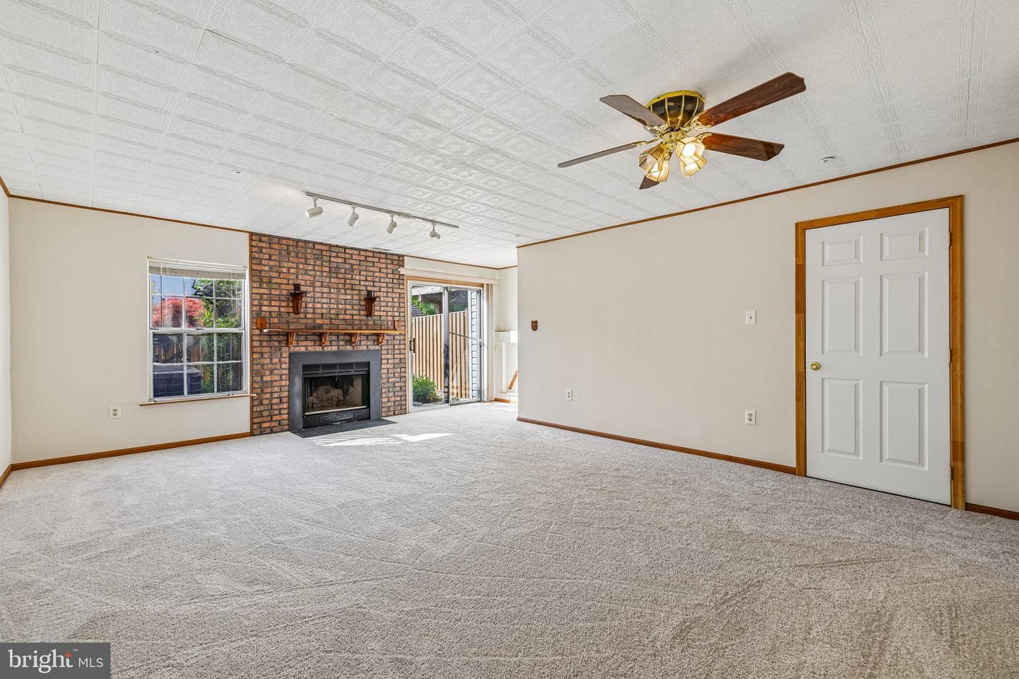 2558 Ambling Circle photo 9